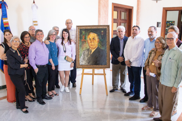 DGBA recibe valioso retrato al óleo del músico Luis Emilio Mena, autoría de Príamo Morel